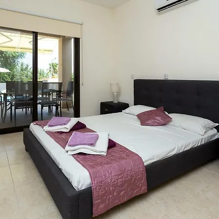 3 Kristina * Prodromi